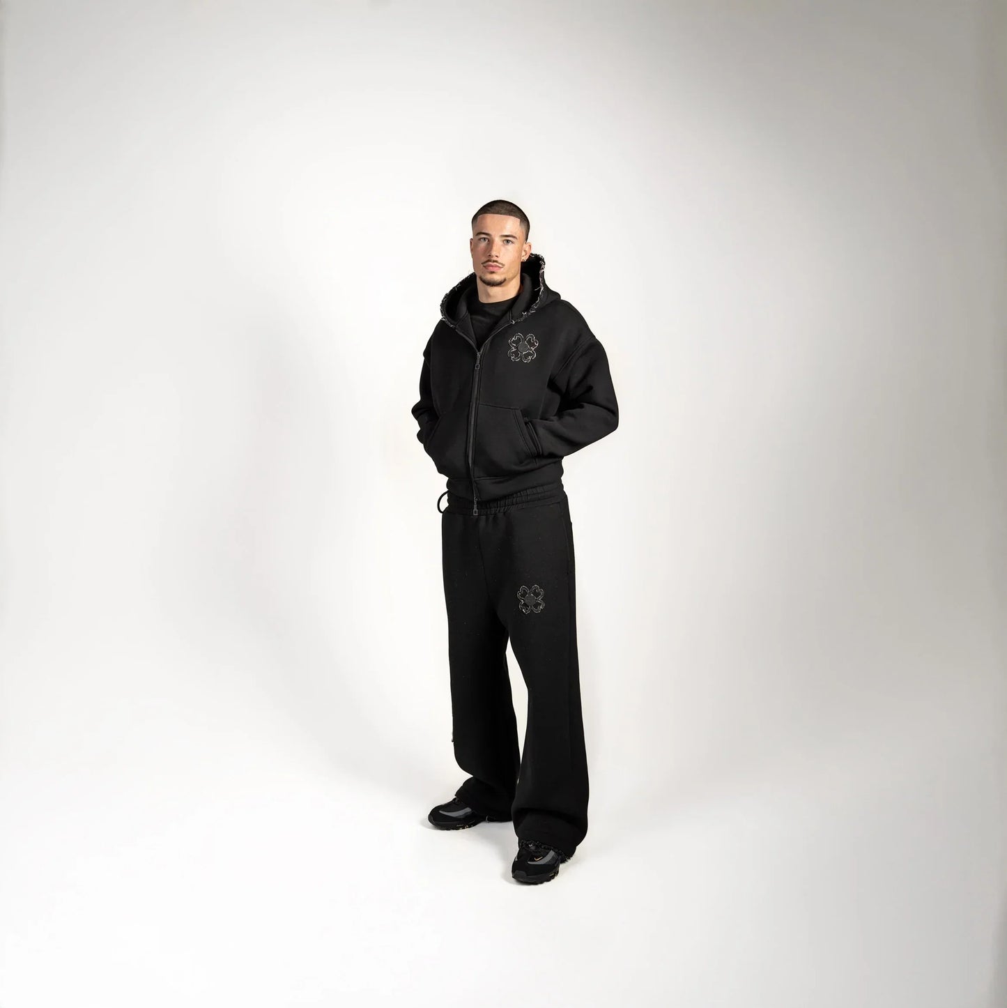 TOROM - BLACK TRACKSUIT